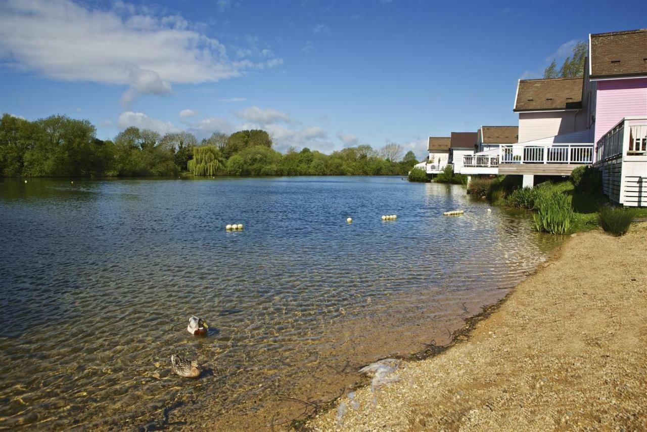 Mallard Lodge Сайърънсестър Екстериор снимка