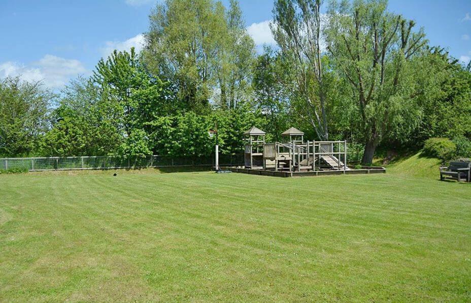 Mallard Lodge Сайърънсестър Екстериор снимка