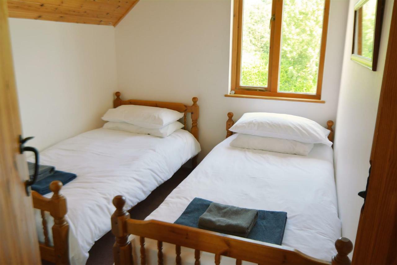 Mallard Lodge Сайърънсестър Екстериор снимка